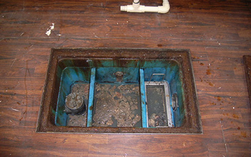 除害施設清掃（グリストラップ）清掃前イメージ