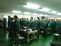 毎朝の朝礼にて挨拶の訓練の実施