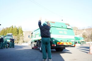 安全な収集方法の再確認及び後進時誘導の実技訓練を行いました（令和6年4月）