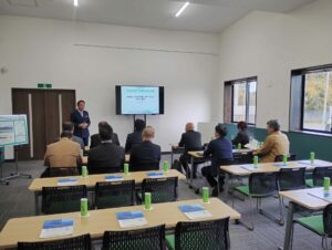 新潟県産業資源循環協会 新発田支部の皆様がエコロジーセンター愛子に見学に見えました（令和7年11月）