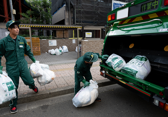 家庭ごみの収集風景