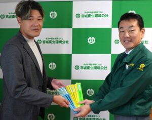 グランデス モンターニャのジュニアユースの皆さんへ反射バンドを贈呈しました（令和8年10月）